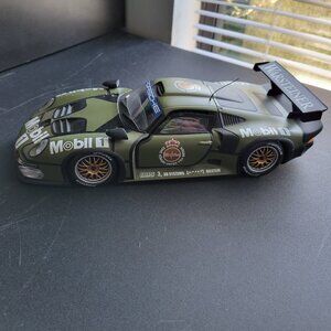 UT Models 1996 Porsche 911 GT1 Camo Factory Test 24 H Le Mans Die Cast 1/18 Car